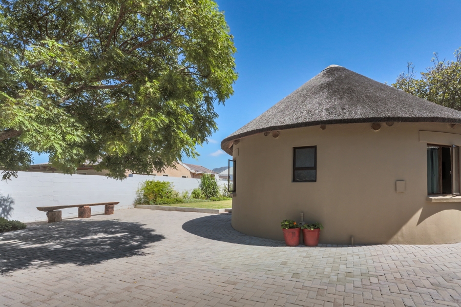 1 Bedroom Property for Sale in Sandbaai Western Cape